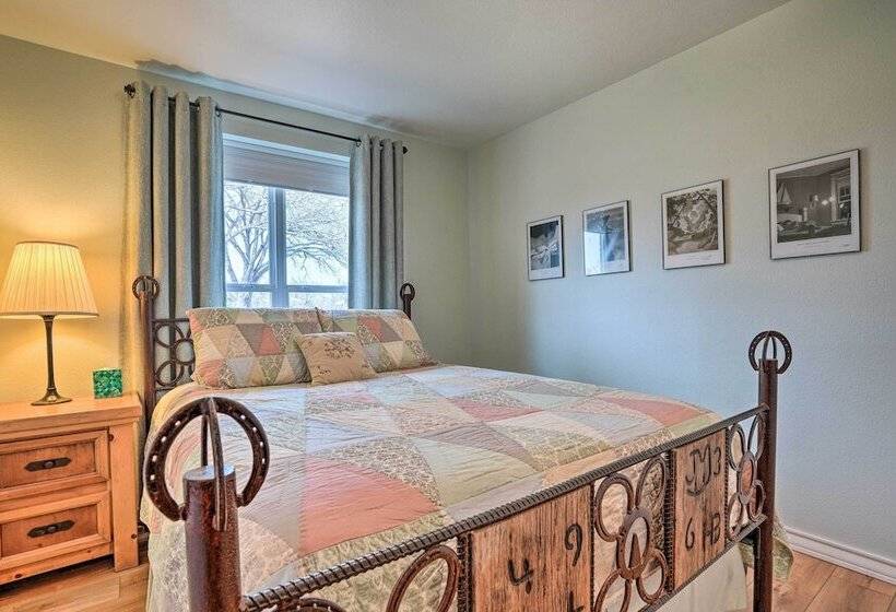 Ranch House W/ Large Backyard Near Fishing