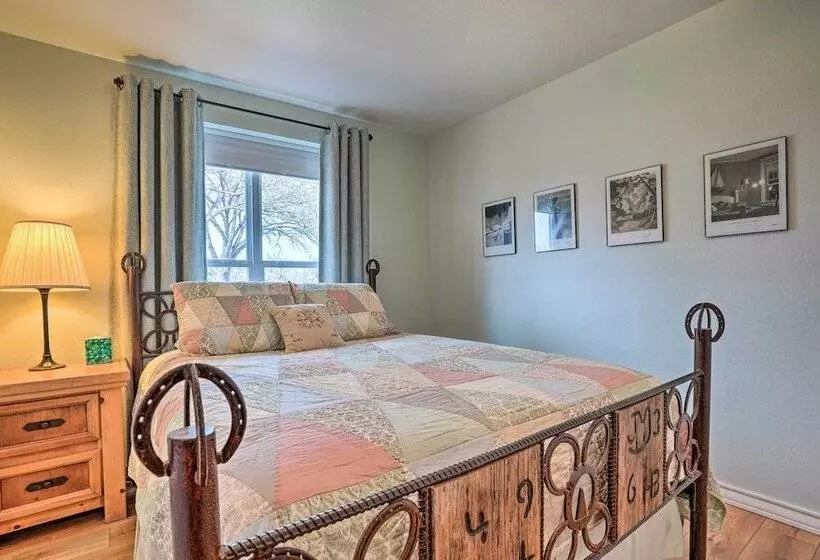 Ranch House W/ Large Backyard   Near Fishing