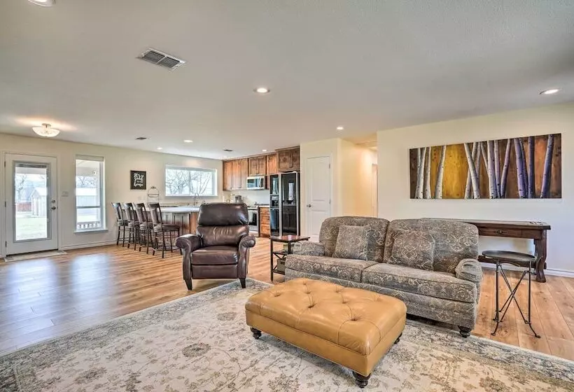 Ranch House W/ Large Backyard   Near Fishing