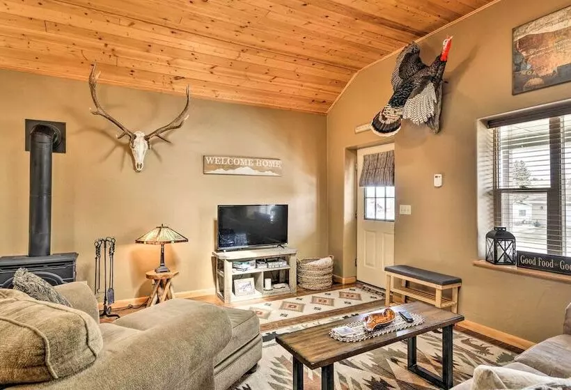 Red Lodge Retreat W/ Hot Tub: 3 Blocks To Downtown