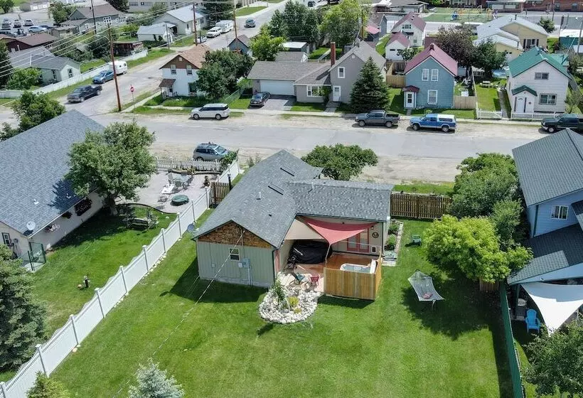 Red Lodge Retreat W/ Hot Tub: 3 Blocks To Downtown