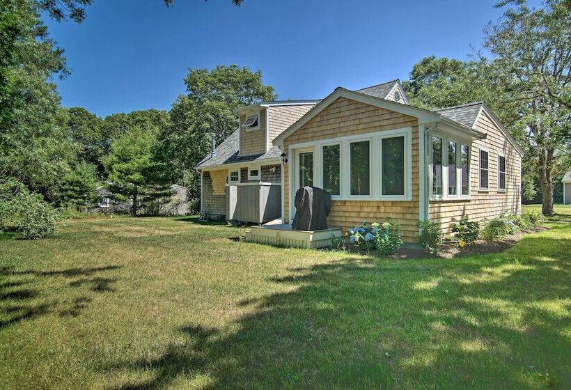 Remodeled East Falmouth Home Close To Beaches!