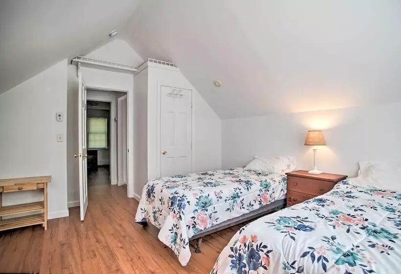 Remodeled East Falmouth Home   Close To Beaches!