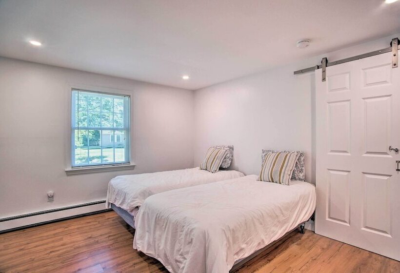 Remodeled East Falmouth Home Close To Beaches!