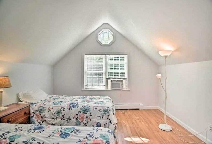 Remodeled East Falmouth Home   Close To Beaches!