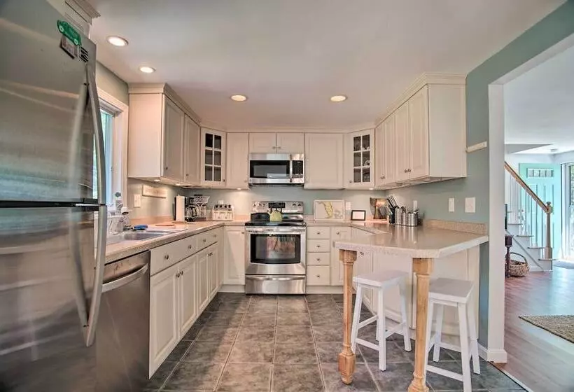 Remodeled East Falmouth Home   Close To Beaches!