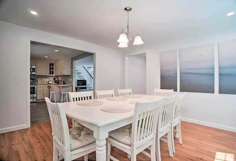 Remodeled East Falmouth Home   Close To Beaches!