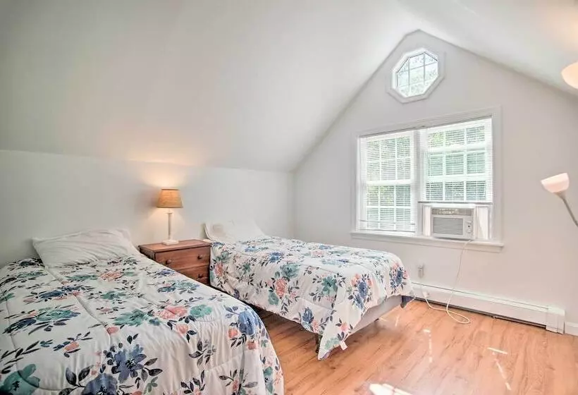 Remodeled East Falmouth Home   Close To Beaches!