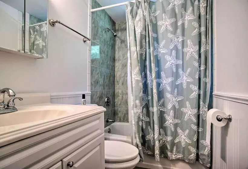 Remodeled East Falmouth Home   Close To Beaches!