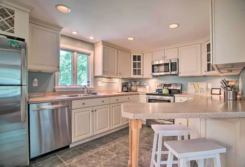 Remodeled East Falmouth Home   Close To Beaches!