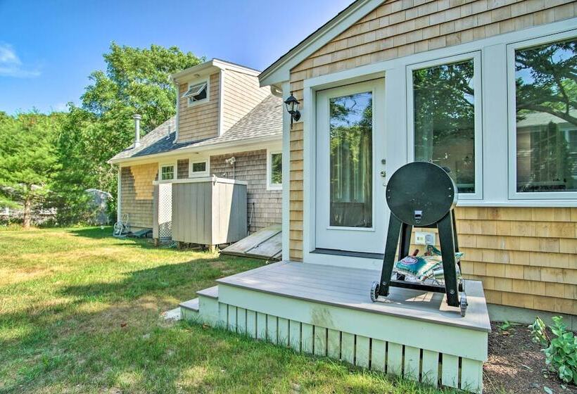 Remodeled East Falmouth Home Close To Beaches!