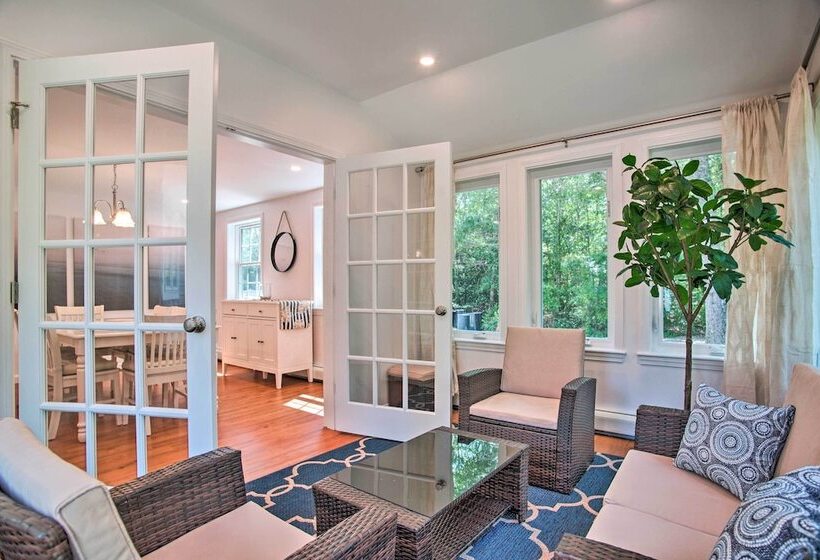 Remodeled East Falmouth Home Close To Beaches!