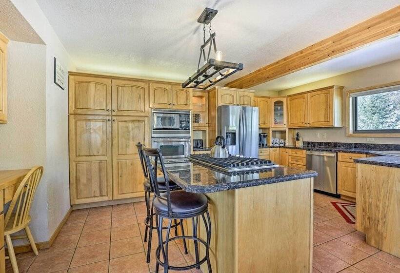 Private Deck & Hot Tub: Silverthorne Home!