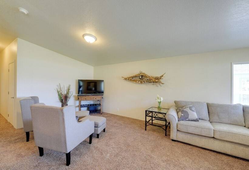 Smith River Home W/ Boat Launch & Ocean Views