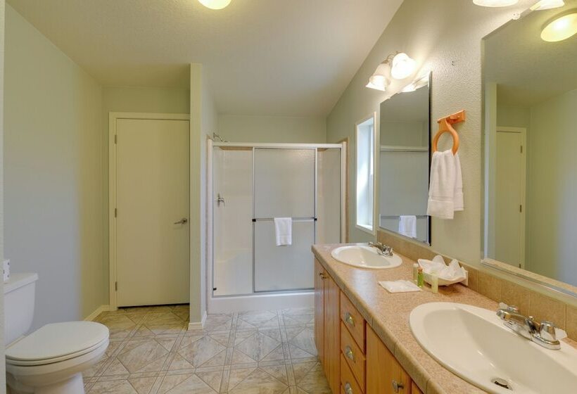 Smith River Home W/ Boat Launch & Ocean Views