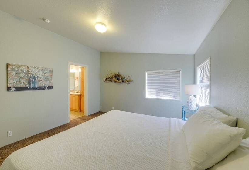 Smith River Home W/ Boat Launch & Ocean Views