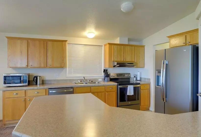 Smith River Home W/ Boat Launch & Ocean Views