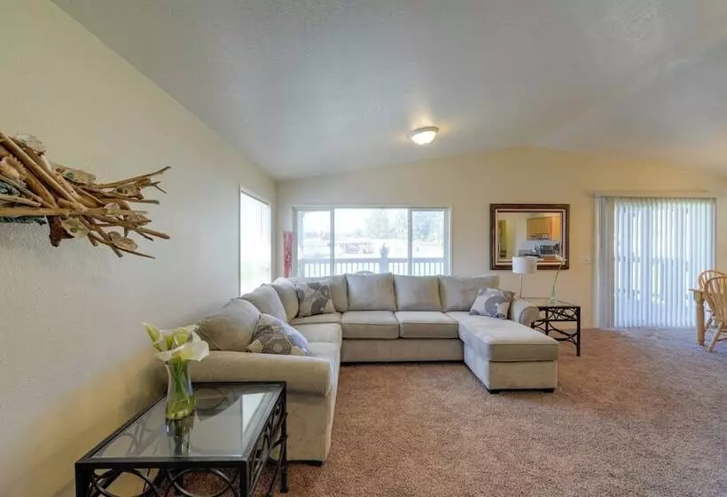 Smith River Home W/ Boat Launch & Ocean Views