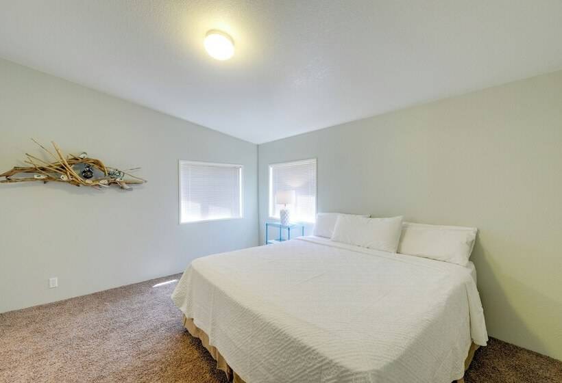 Smith River Home W/ Boat Launch & Ocean Views