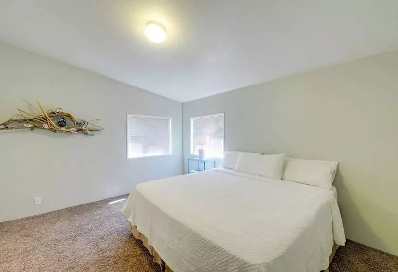 Smith River Home W/ Boat Launch & Ocean Views