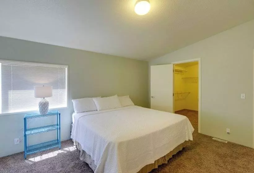 Smith River Home W/ Boat Launch & Ocean Views