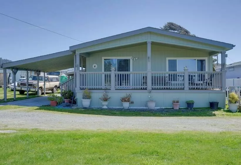 Smith River Home W/ Boat Launch & Ocean Views