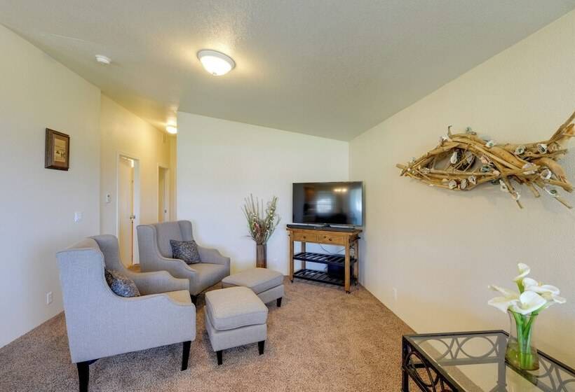 Smith River Home W/ Boat Launch & Ocean Views