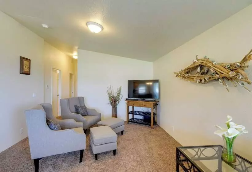 Smith River Home W/ Boat Launch & Ocean Views