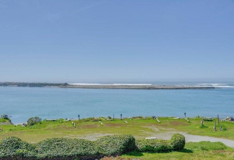 Smith River Home W/ Boat Launch & Ocean Views