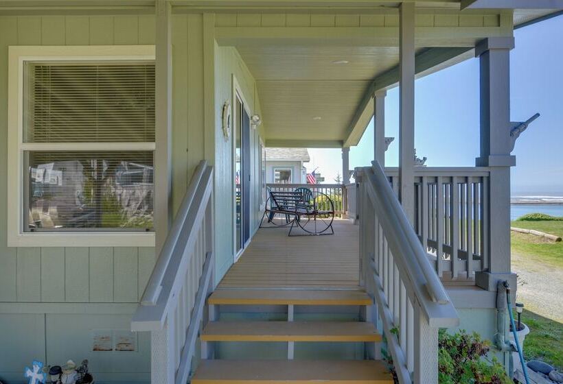 Smith River Home W/ Boat Launch & Ocean Views