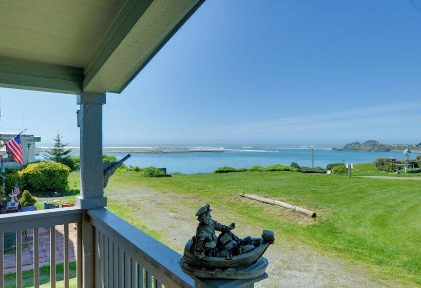 Smith River Home W/ Boat Launch & Ocean Views