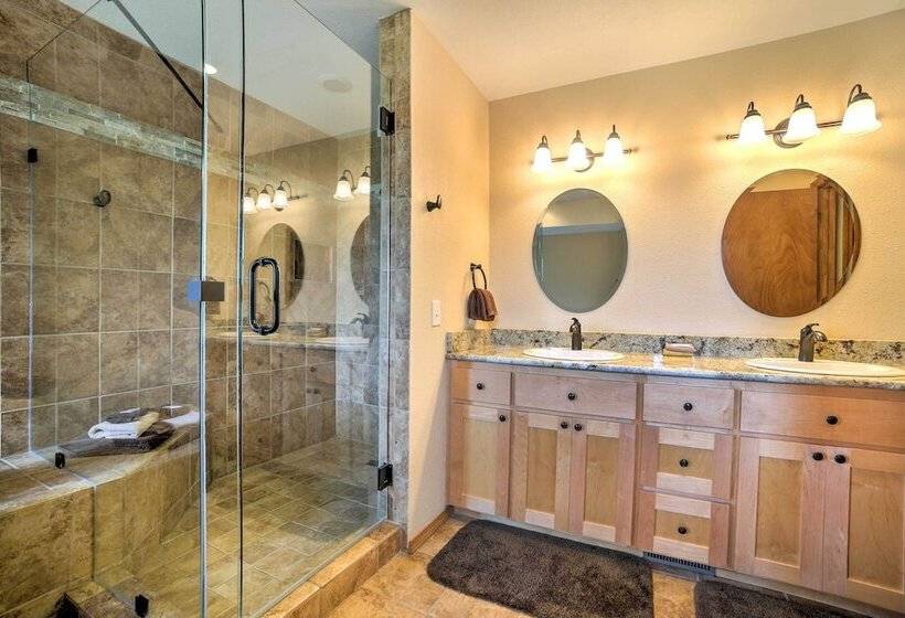 Holiday Island Home W/ Patio + Golf Course View!