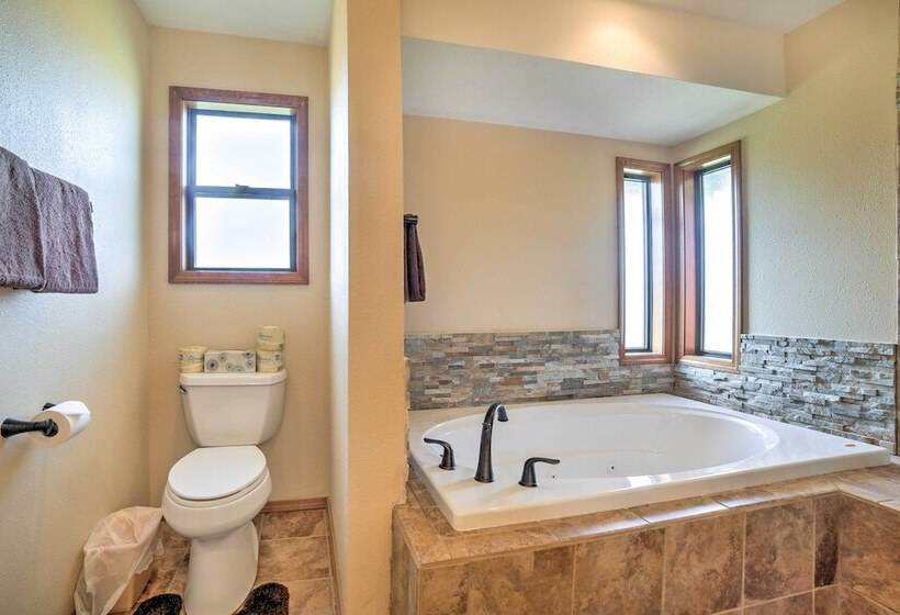 Holiday Island Home W/ Patio + Golf Course View!