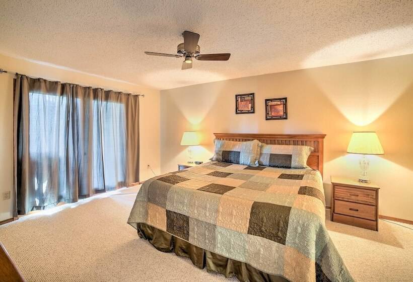 Holiday Island Home W/ Patio + Golf Course View!