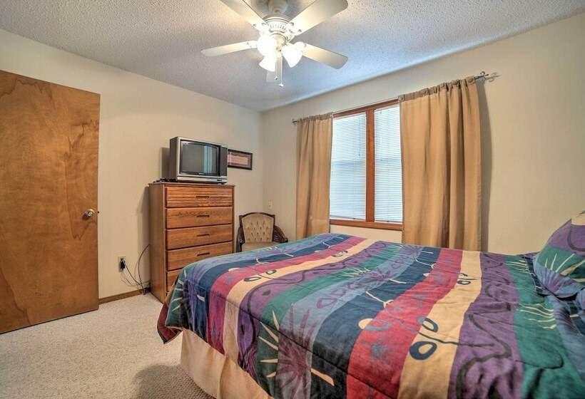 Holiday Island Home W/ Patio + Golf Course View!