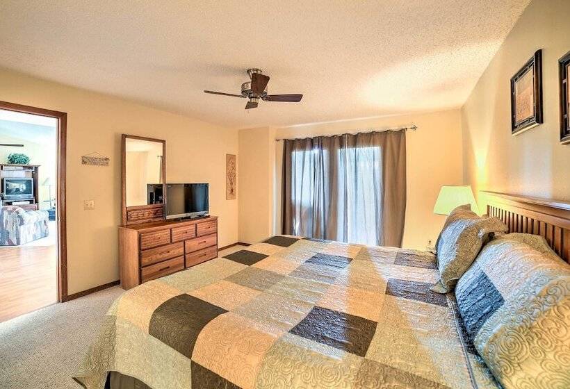 Holiday Island Home W/ Patio + Golf Course View!