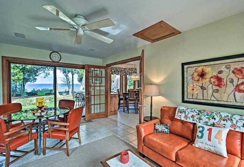 Sturgeon Bay Hideaway W/ Direct Water Access!