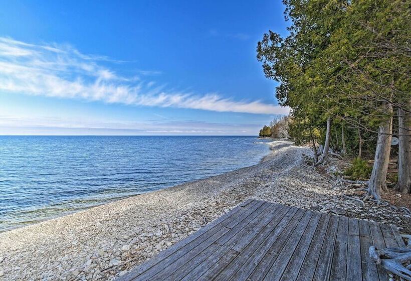 Sturgeon Bay Hideaway W/ Direct Water Access!