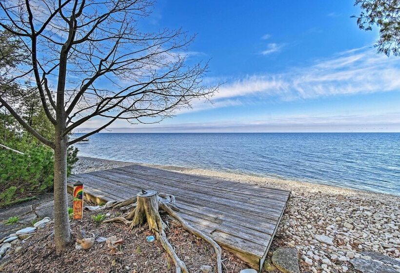 Sturgeon Bay Hideaway W/ Direct Water Access!