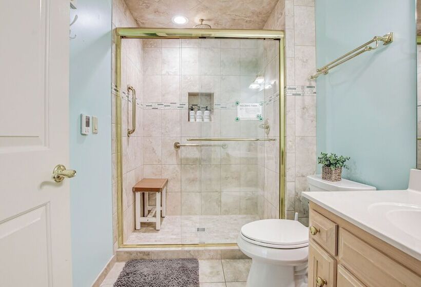 Sturgeon Bay Hideaway W/ Direct Water Access!