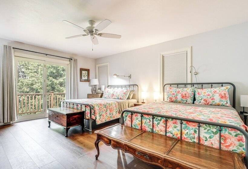 Sturgeon Bay Hideaway W/ Direct Water Access!