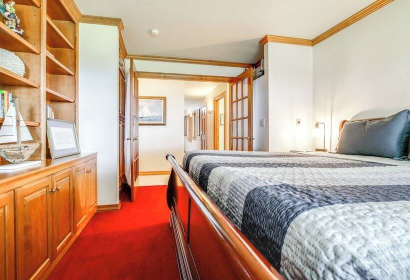 Sturgeon Bay Hideaway W/ Direct Water Access!