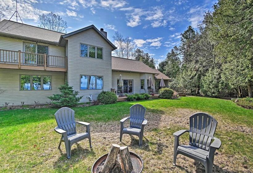 Sturgeon Bay Hideaway W/ Direct Water Access!