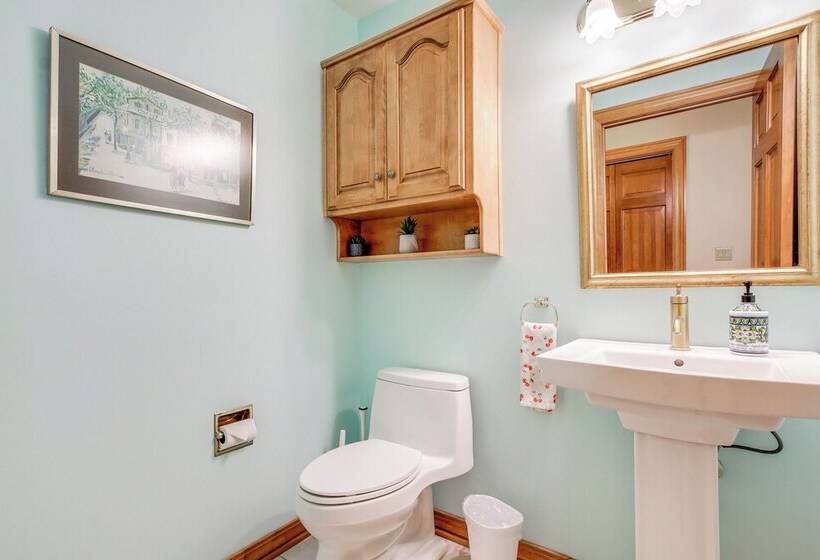 Sturgeon Bay Hideaway W/ Direct Water Access!