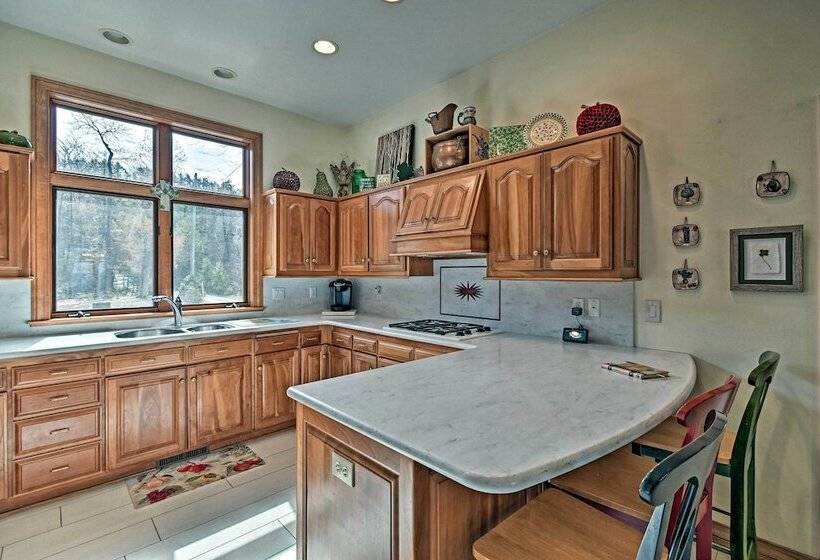 Sturgeon Bay Hideaway W/ Direct Water Access!