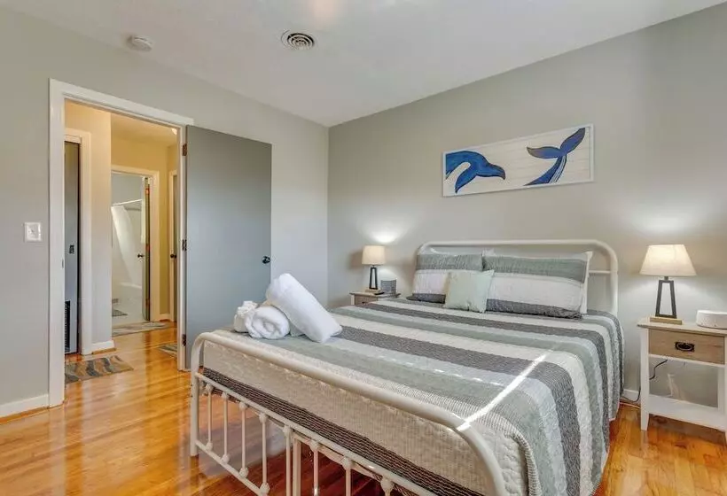 Stylish Pensacola Retreat W/ Patio & Grill!