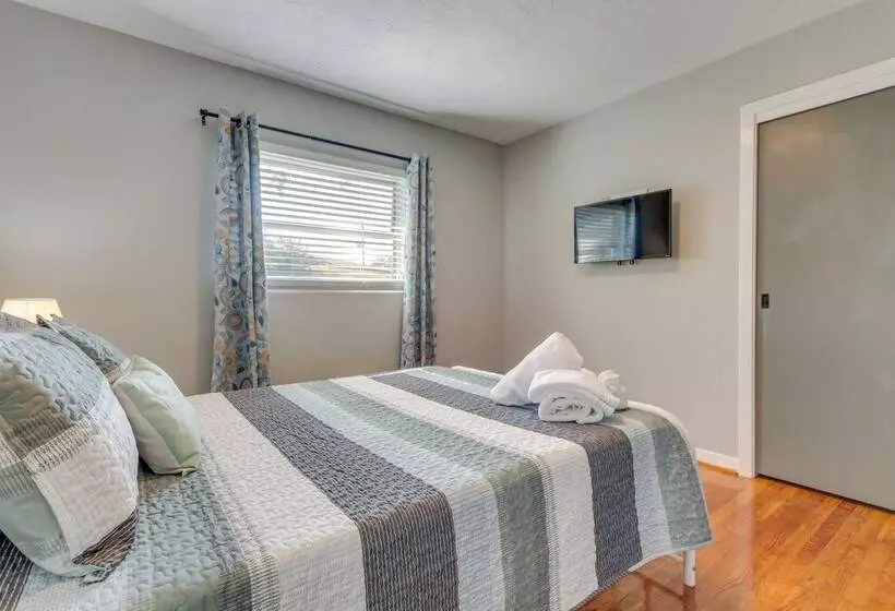 Stylish Pensacola Retreat W/ Patio & Grill!