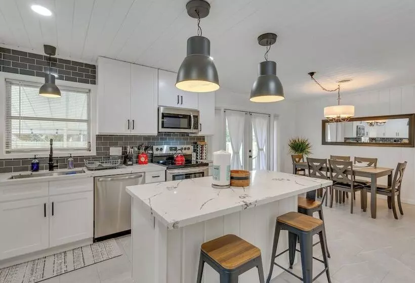 Stylish Pensacola Retreat W/ Patio & Grill!