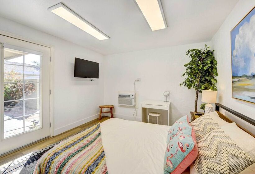 Tranquil Home W/ Pool   14 Mi To Joshua Tree!