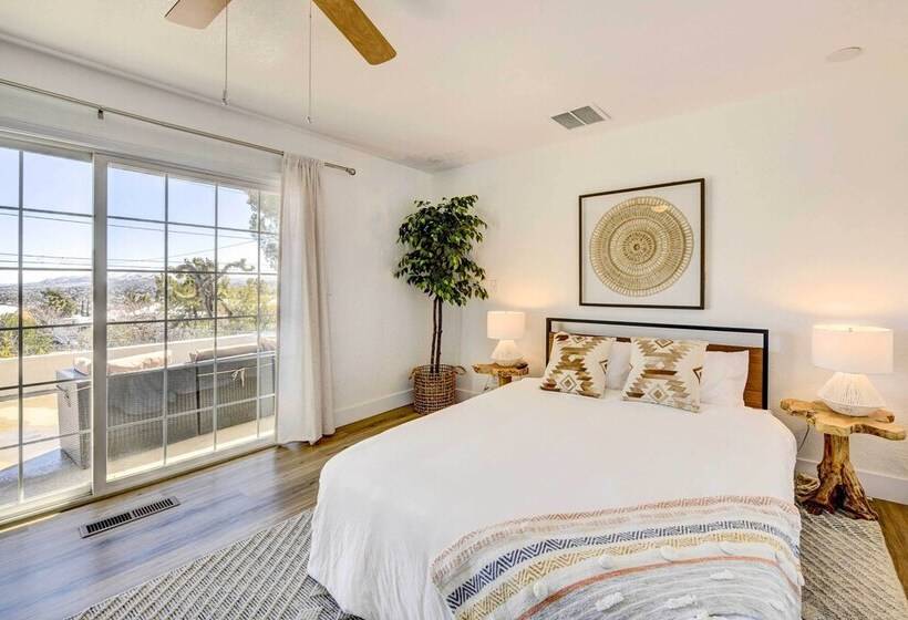 Tranquil Home W/ Pool   14 Mi To Joshua Tree!